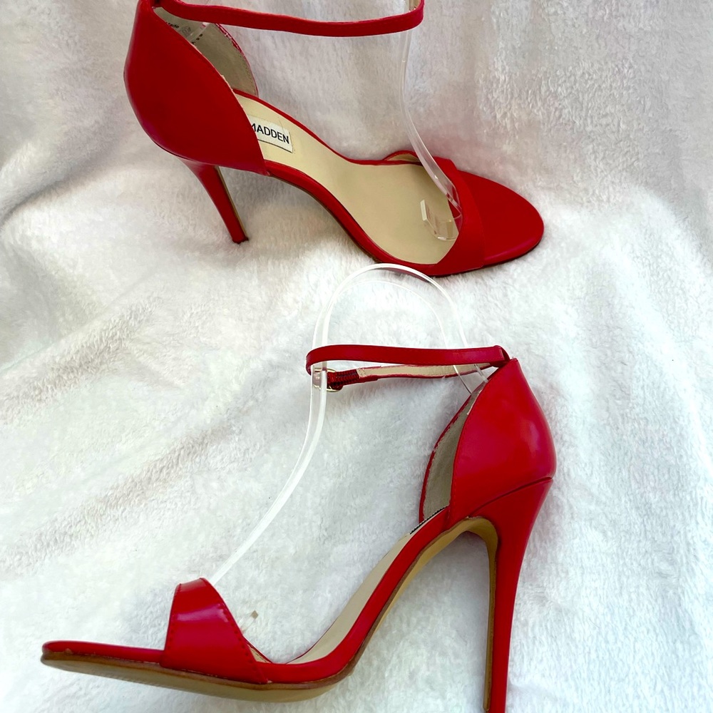 Steve Madden Cherry Red Milon Ankle Strap Heels Size 7.5